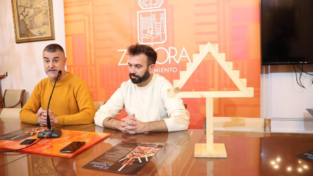 Francisco Iglesias, presidente de La Morana, junto al concejal socialista de Comercio, David Gago.