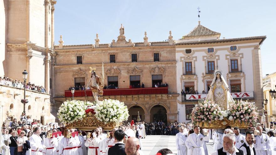 Jesucristo desfila triunfal por la calles de Lorca para proclamar su resurrección