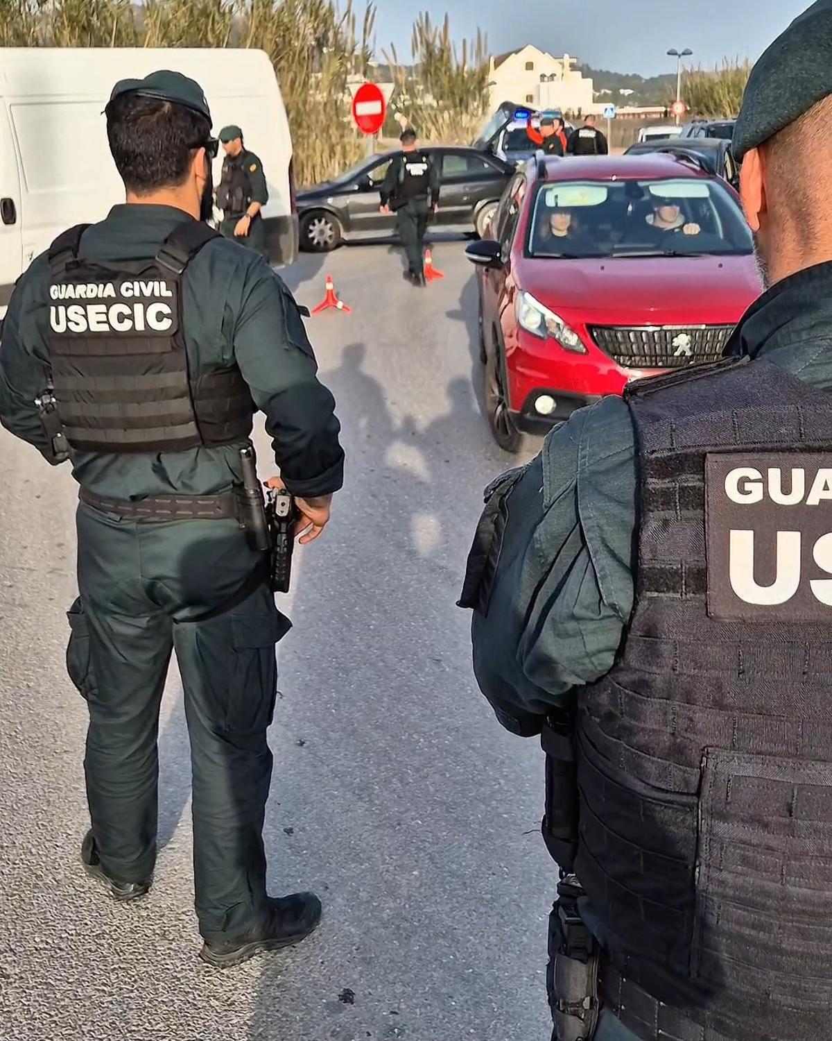 Guardia civil realizando la Operación Vigía, para reforzar la vigilancia y los controles de urbanización