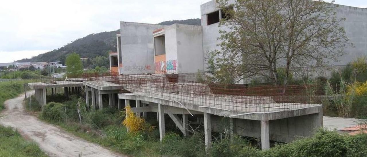 Situación en la que se encuentra el edificio del centro de interpretación, después de paralizarse las obras hace más de cuatro año. // Iñaki Osorio