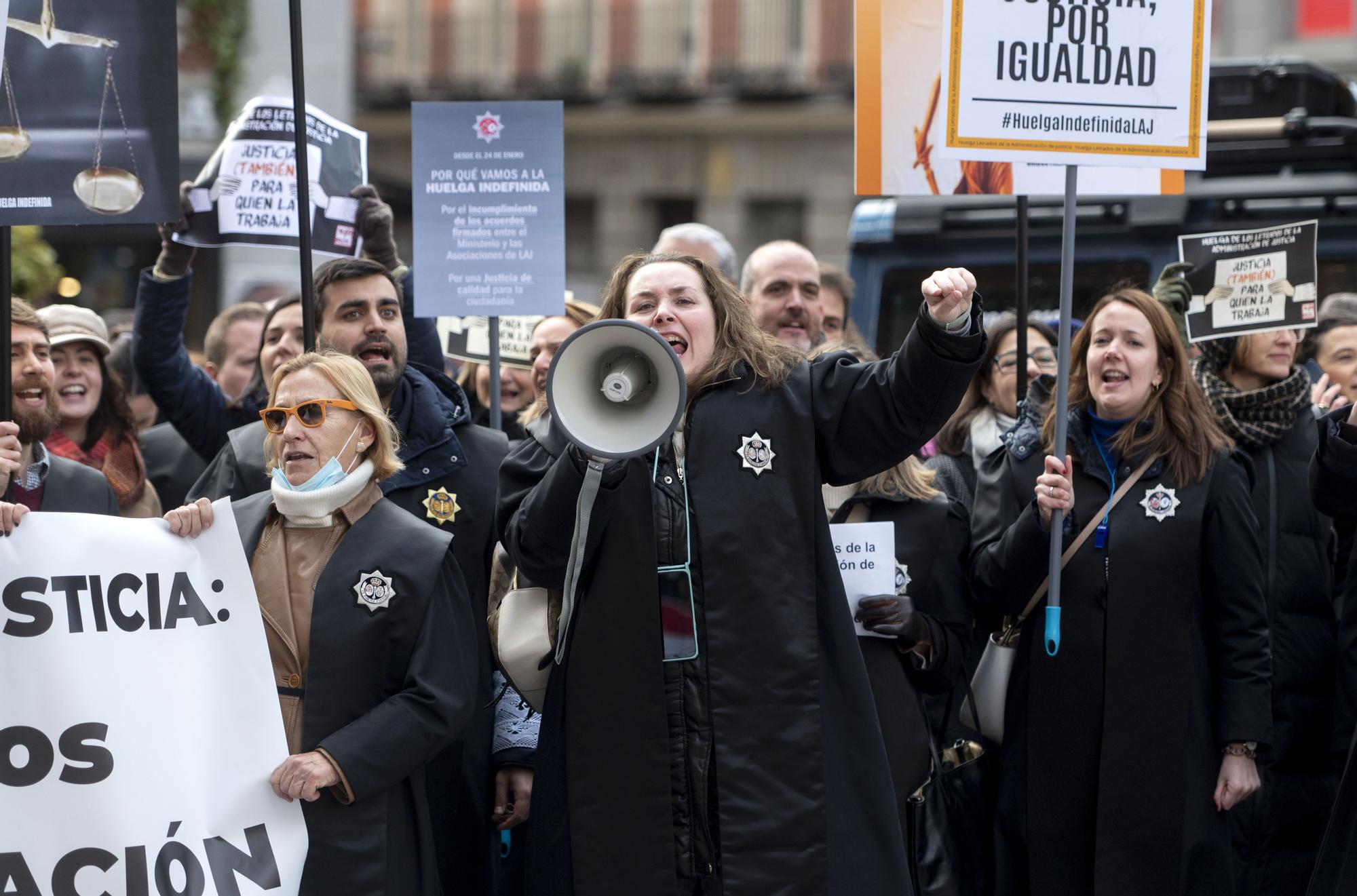 Vuelve el fútbol profesional tras casi un mes de huelga salarial