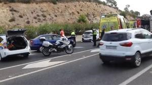 Al menos dos heridos graves en una colisión múltiple de tres coches en la autopista de Andratx