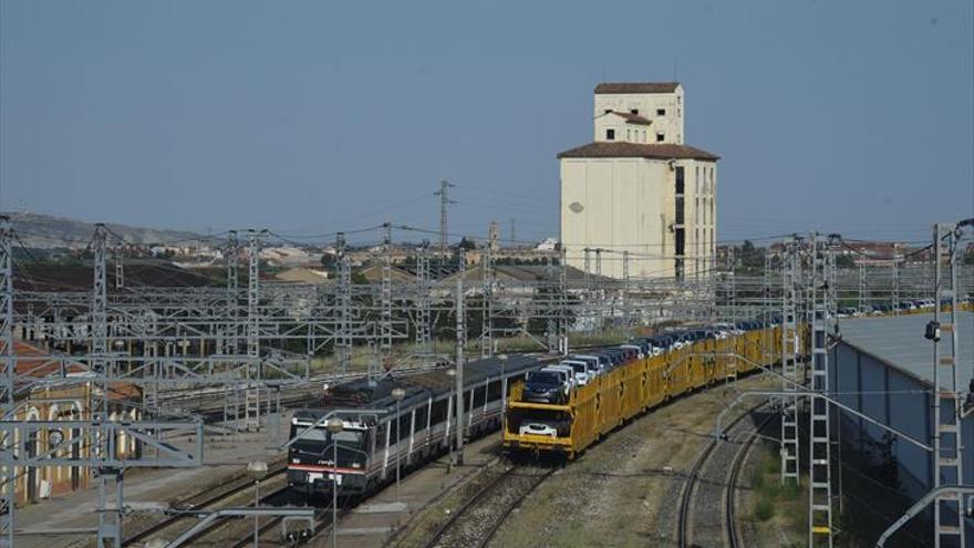 La línea Zaragoza-Sagunto revive y suma 30 trenes de carga semanales