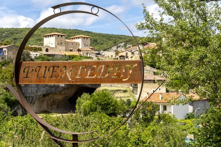 Bienvenidos a Puentedey, un pueblo en Las Merindades.