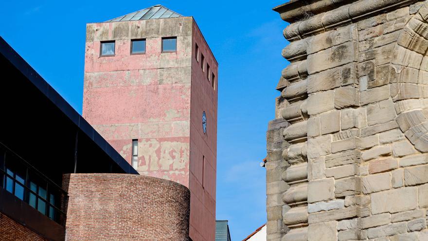 Sin responsable ni plantilla y en una Torre del Reloj deteriorada: la precariedad del Archivo Municipal