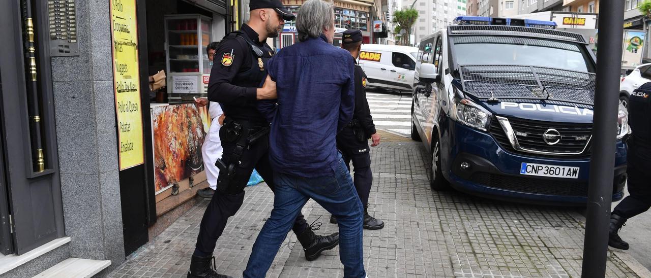 Detenido por la Policía Nacional en una redada contra el tráfico de drogas en A Coruña.
