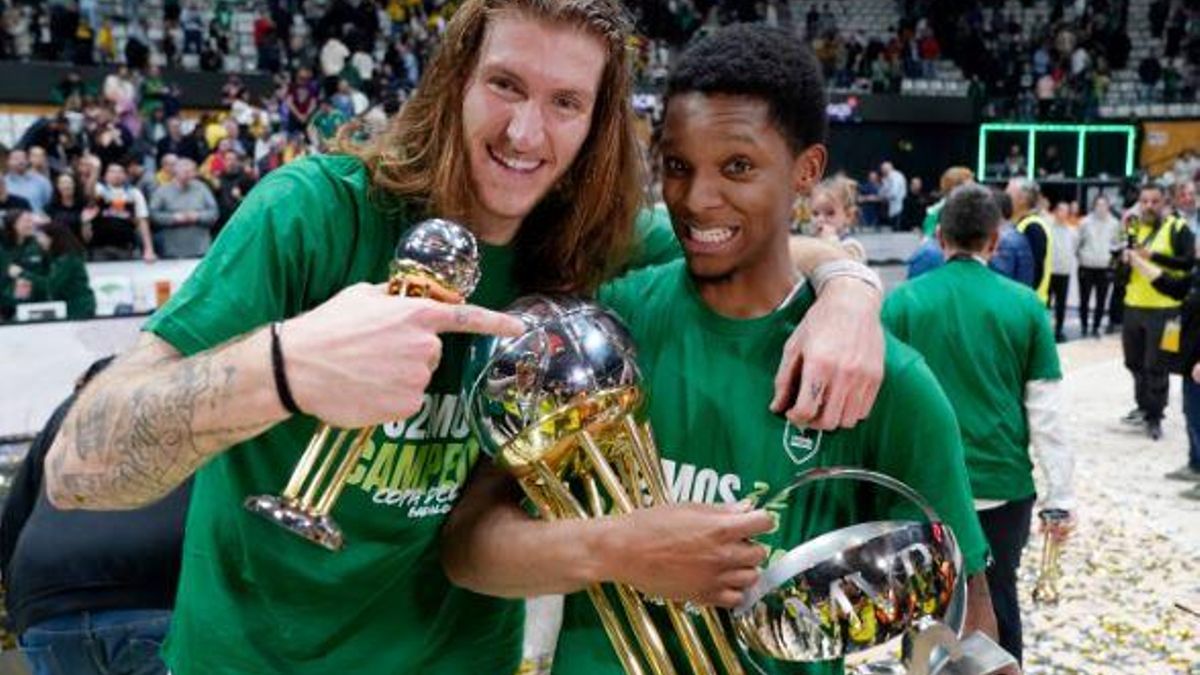 Osetkowski y Carter, tras ganar la Copa de Badalona