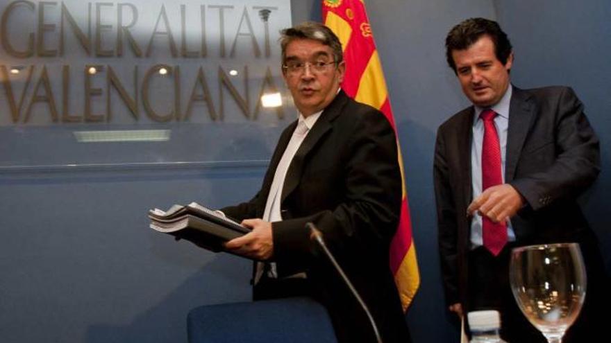 José Manuel Vela junto a José Císcar ayer en la presentación de los presupuestos en Alicante.