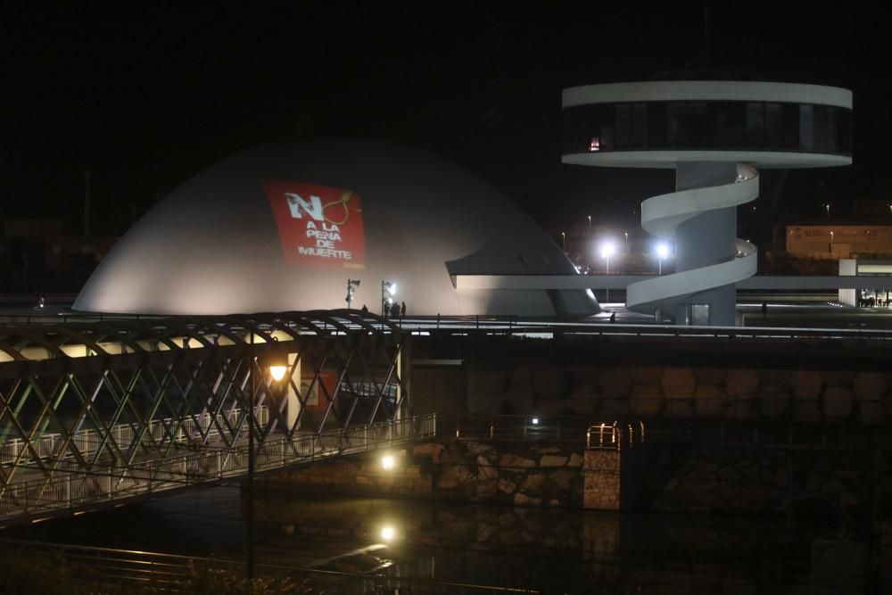 Avilés enciende sus luces de Navidad.