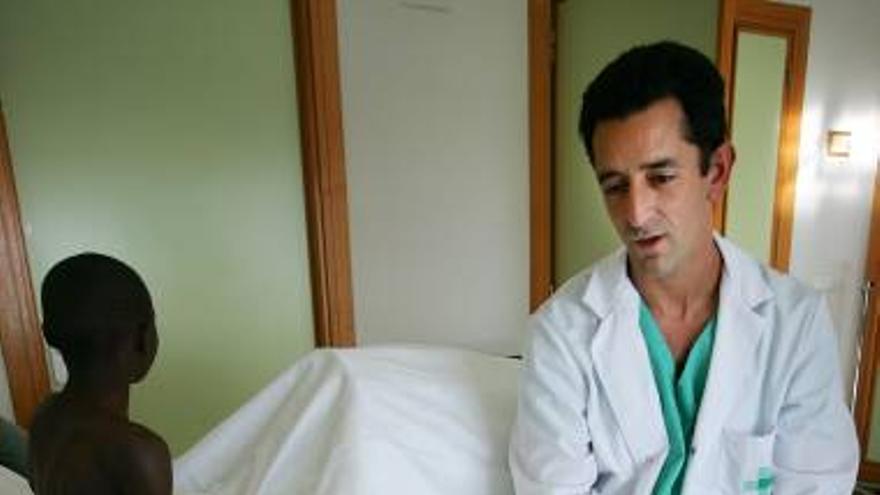 Pedro Cavadas comienza en Valencia el primer trasplante de cara de España