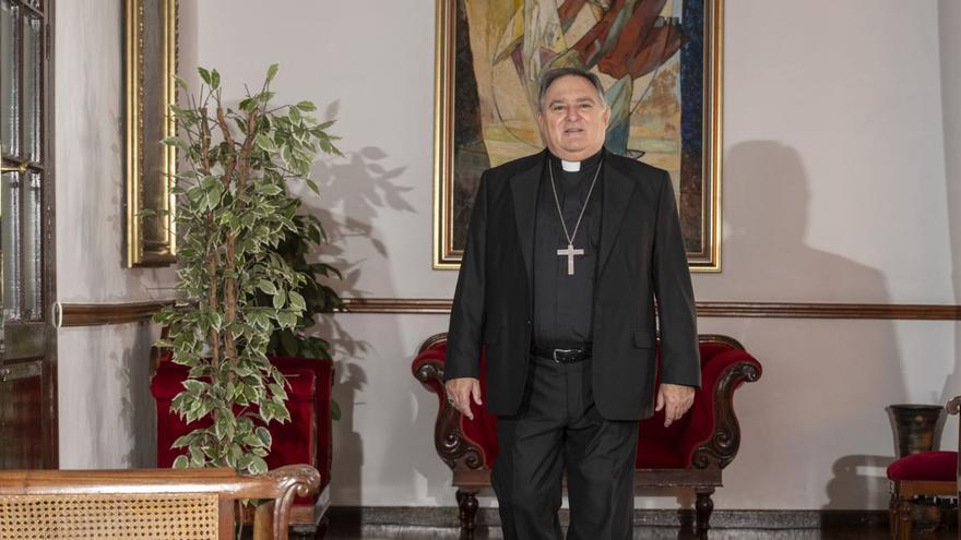 El obispo Mazuelos rejuvenece el gobierno de la diócesis de Canarias