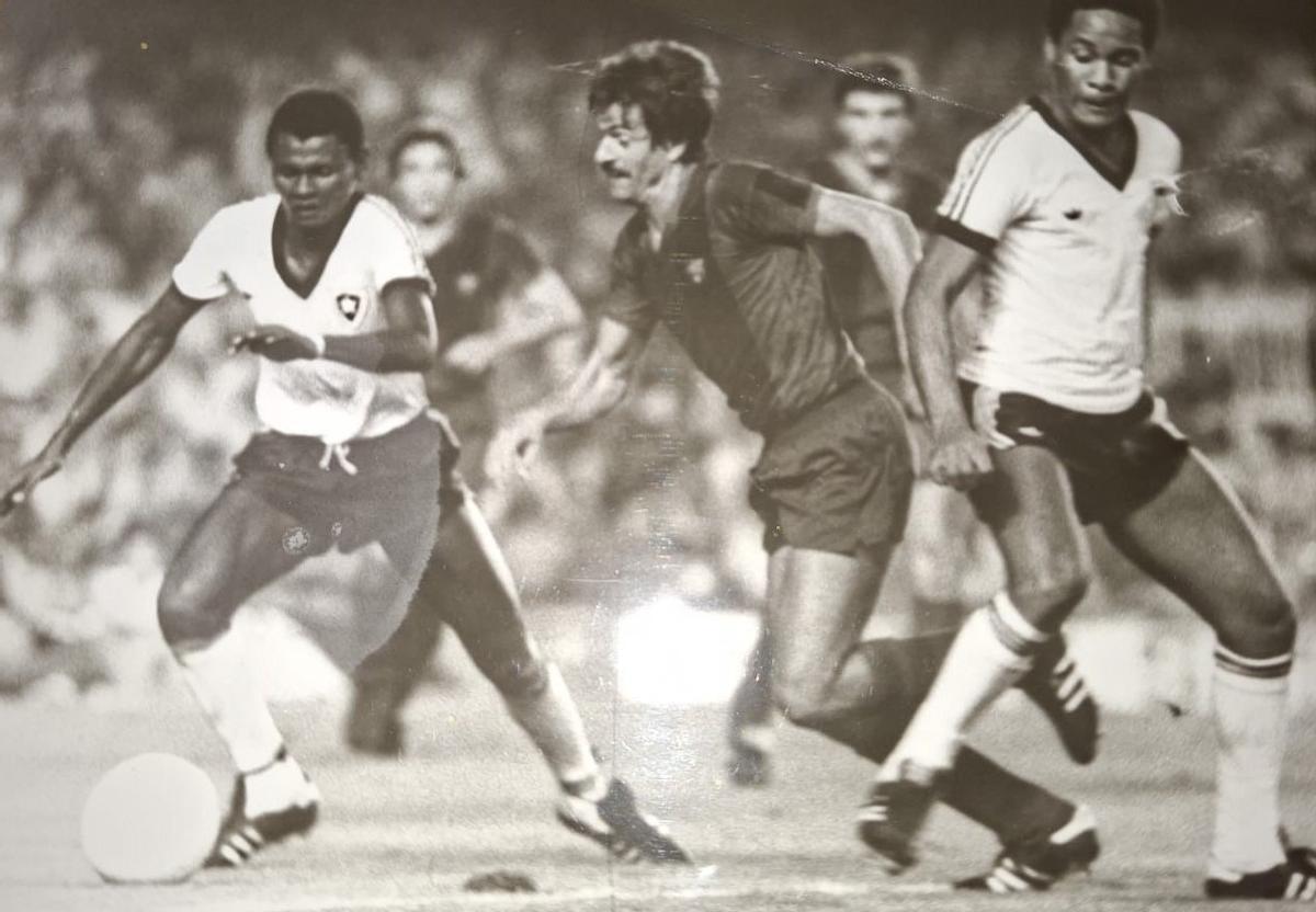 Pacao Martínez, en su etapa de jugador del Barça, contra el Botafogo.
