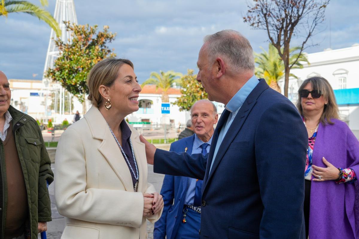 María Guardiola en su visita a Puebla de la Calzada.