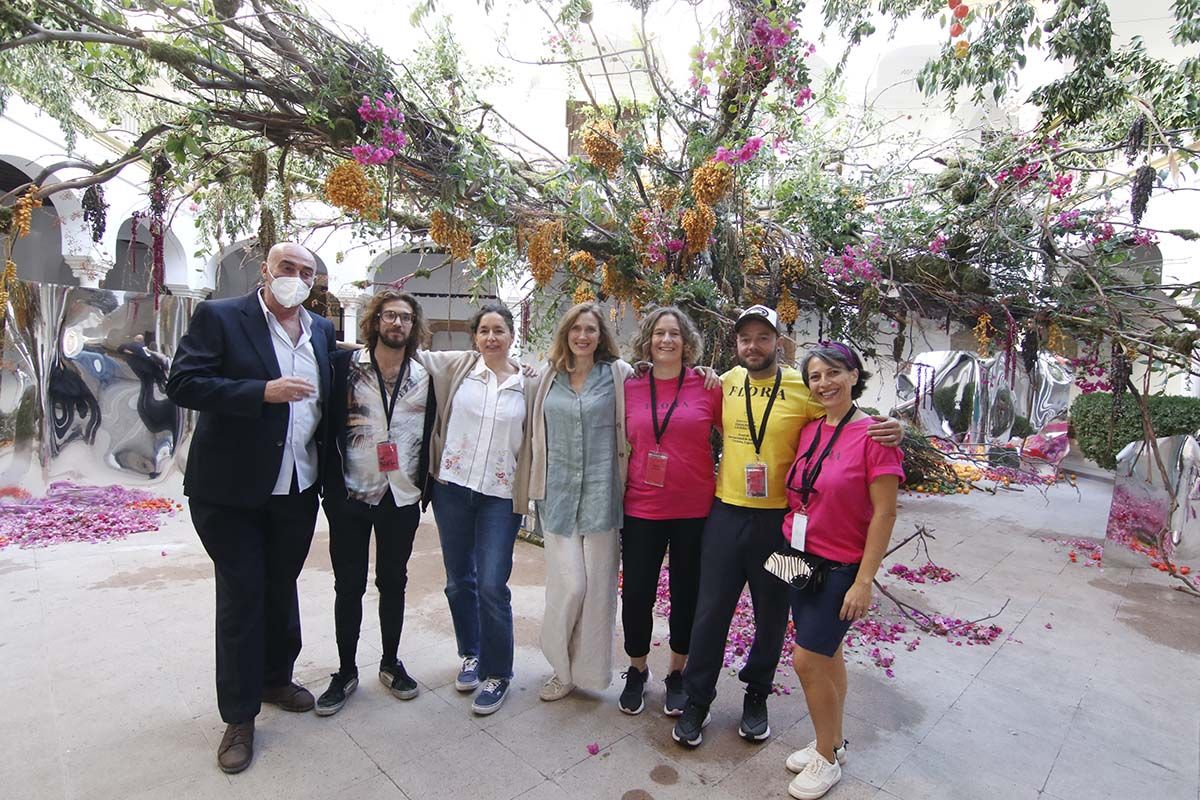 Conjunto floral instalado en el Museo Arqueológico