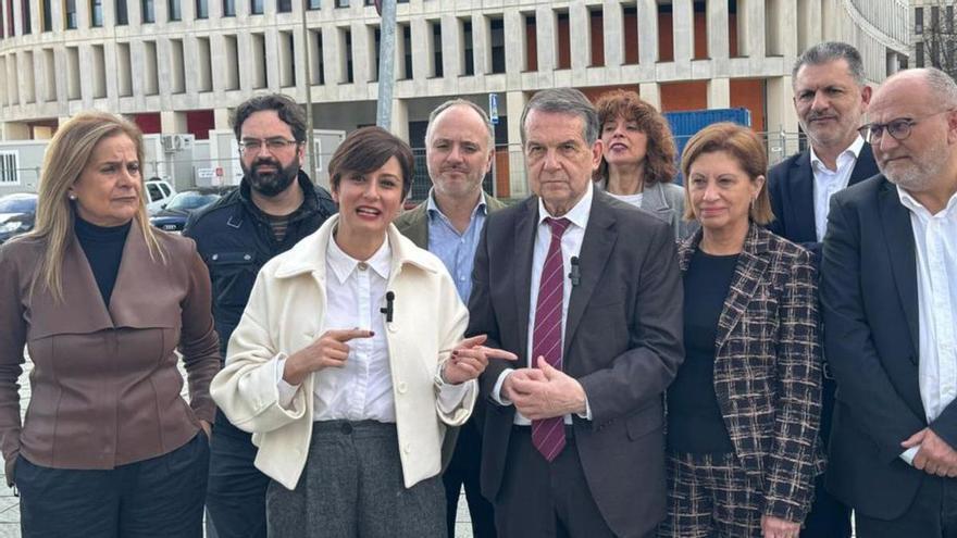 La ministra de Vivienda, Isabel Rodríguez, junto a Caballero.