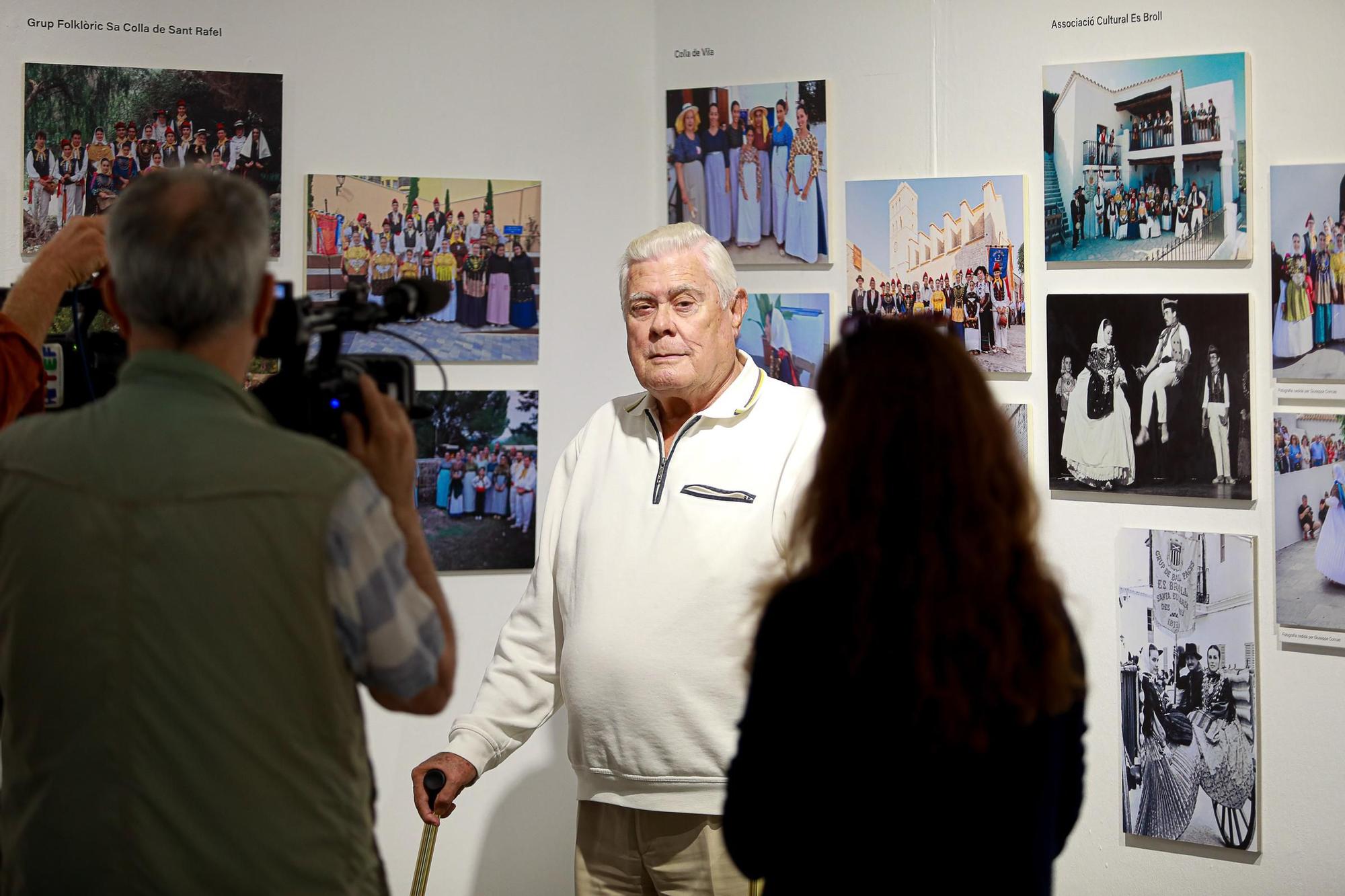 Exposición en sa Nostra Sala  '25 anys de compromís amb la Cultura Popular'