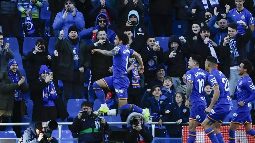 ¡Arambarri elevó el Coliseum tras su gol de penalti!