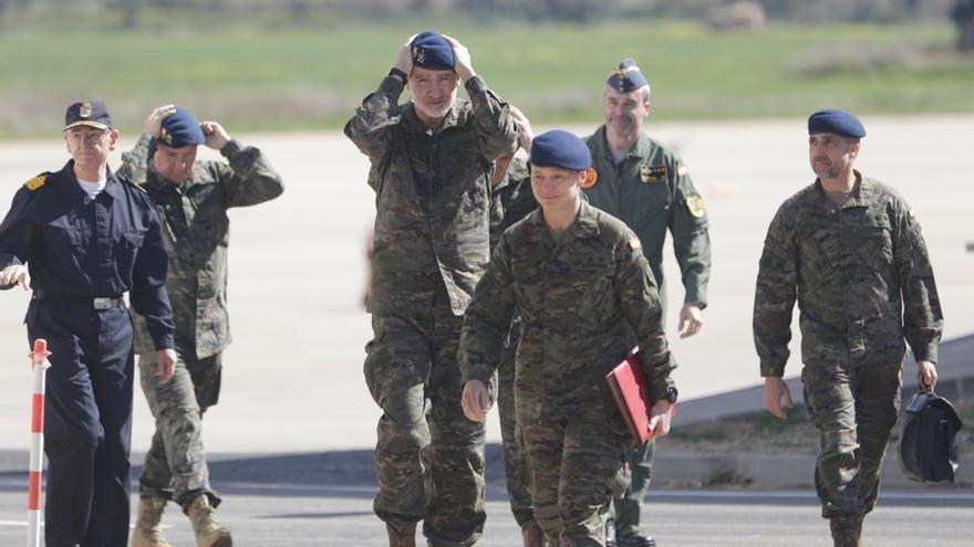 FOTOS | El Rey Felipe supervisa unas prácticas militares que se celebran en Baleares