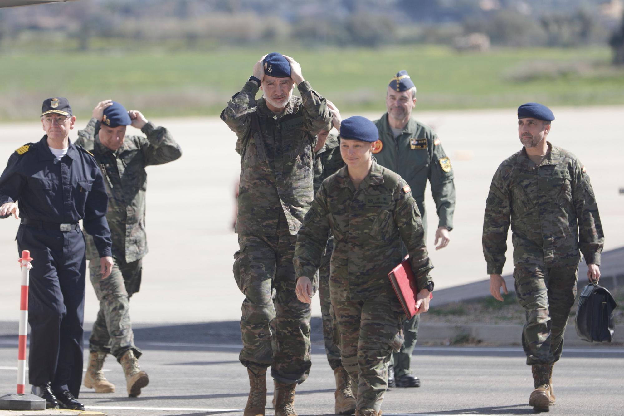 FOTOS | Rey Felipe supervisa unas prácticas militares que se celebran en Baleares