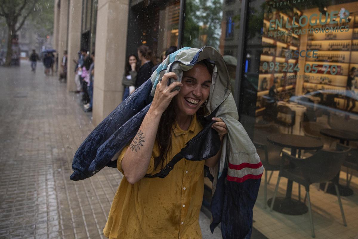 La lluvia por fin llega a Barcelona