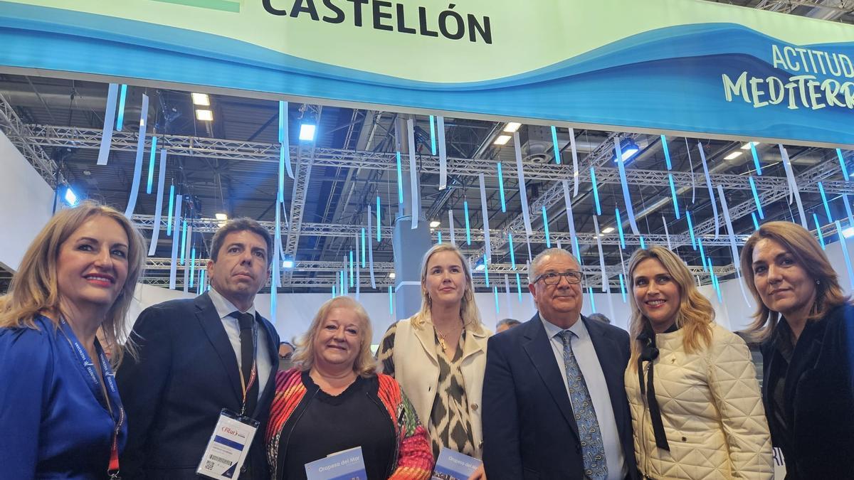 El president de la Generalitat mostró su apoyo a la alcaldesa de Orpesa y a su equipo en Fitur.