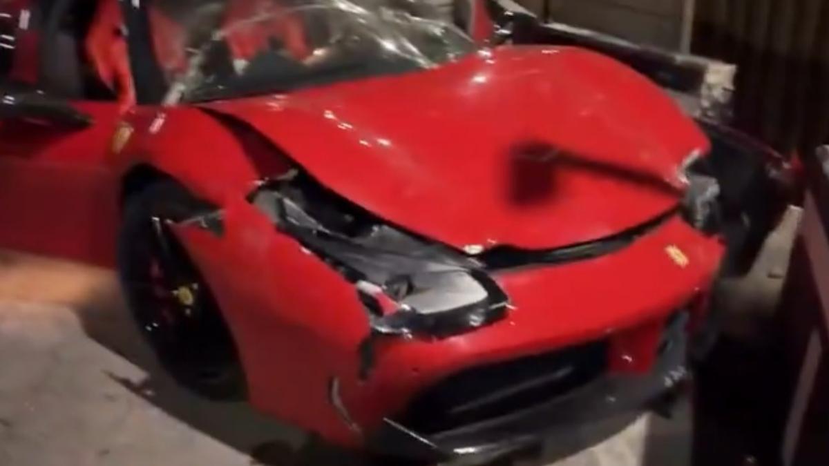 El polémico 'influencer' Ceciarmy 'estrella' un Ferrari en una conocida discoteca de Madrid y las redes descubren que era un montaje.