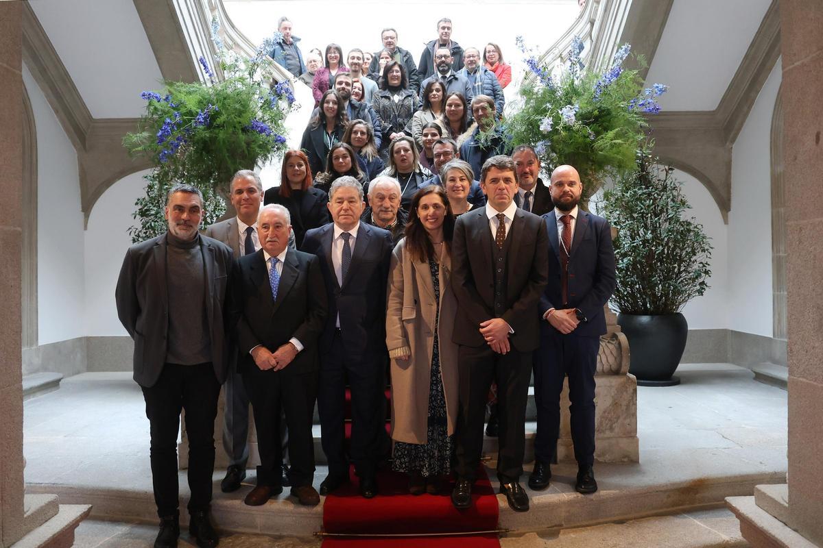 Fotografía de familia tras la entrega de los Cidade de Pontevedra.