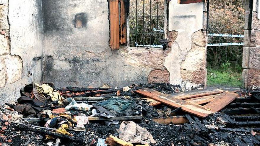 Fallece un hombre de 59 años en un incendio que calcinó su vivienda en la parroquia de Untes