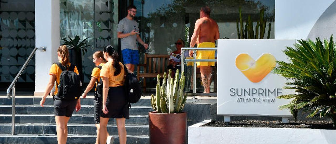 Entrada principal del hotel Sunprime, propiedad de Thomas Cook, en Playa del Inglés.