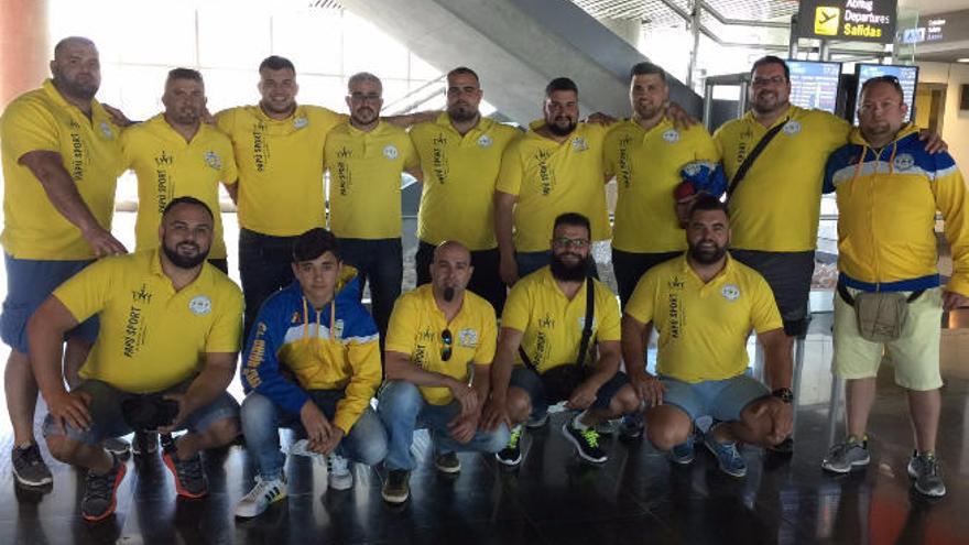 Formación del Unión Gáldar en el aeropuerto de Gran Canaria este fin de semana, donde ganaron al Rosiana.