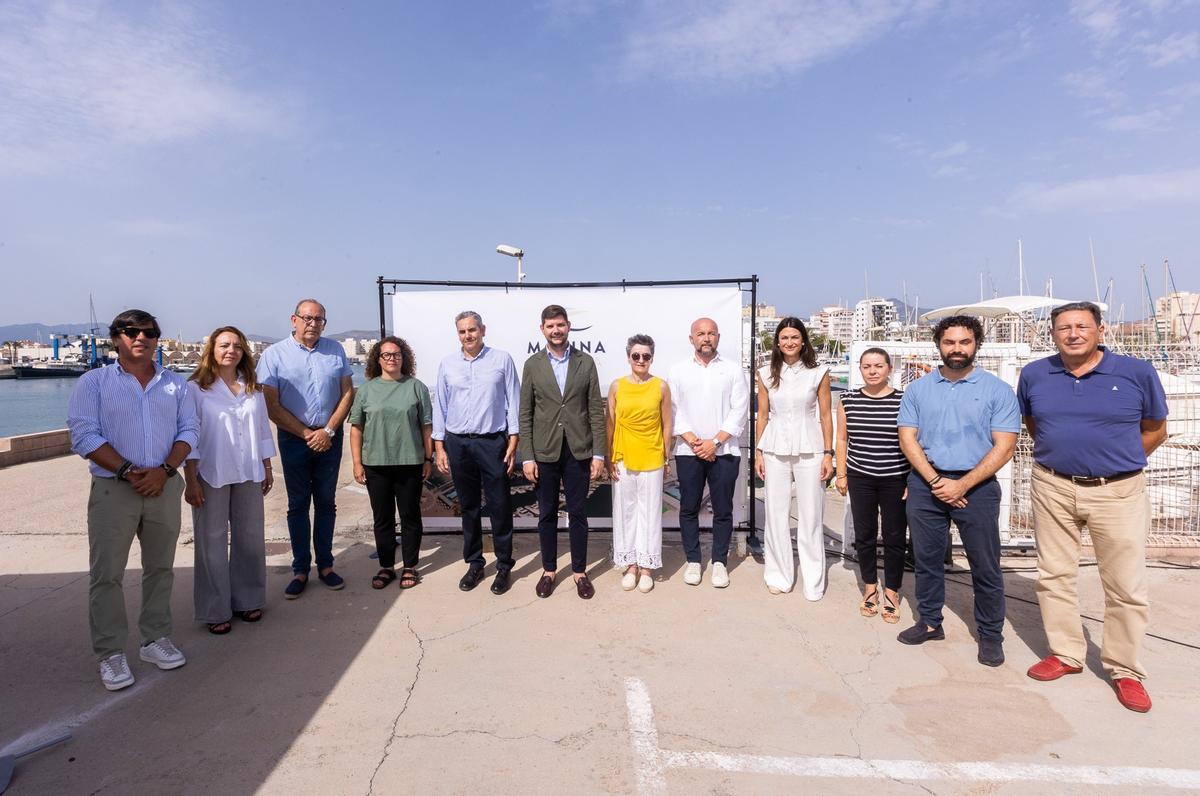 Representantes municipales, de la APV, de la Marina y de la constructora.