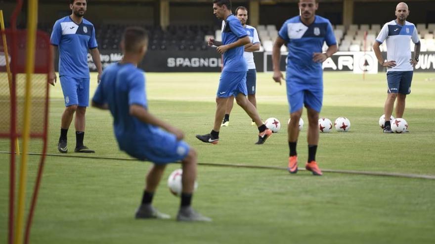 La plantilla se ejercita en el Cartagonova