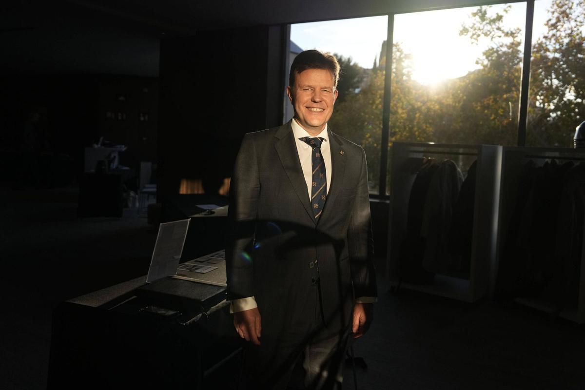 Antonio Morilla, conserje que lleva tres décadas en el hotel Alfonso XIII de Sevilla