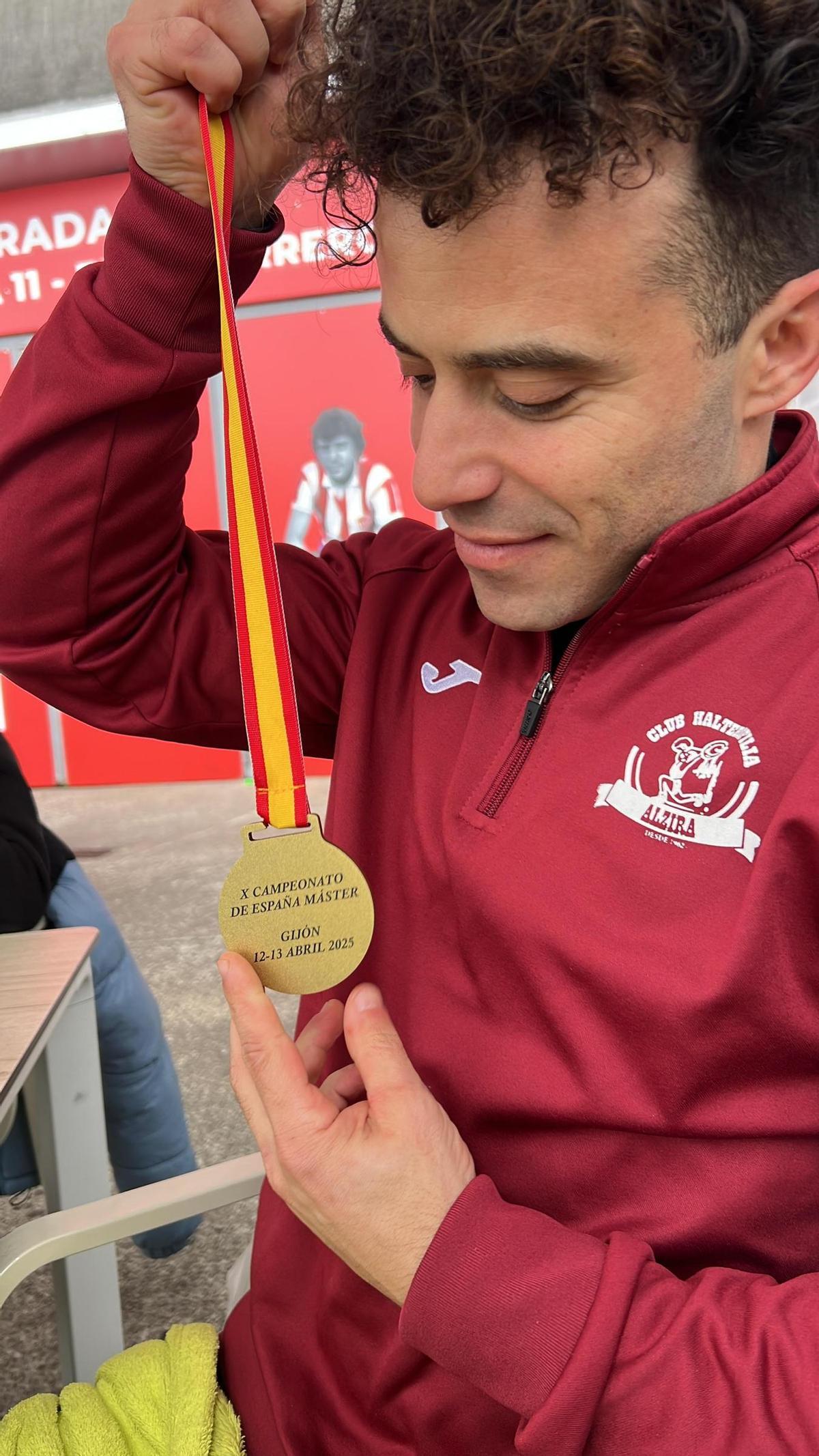 Joan Marco, con su medalla de oro.