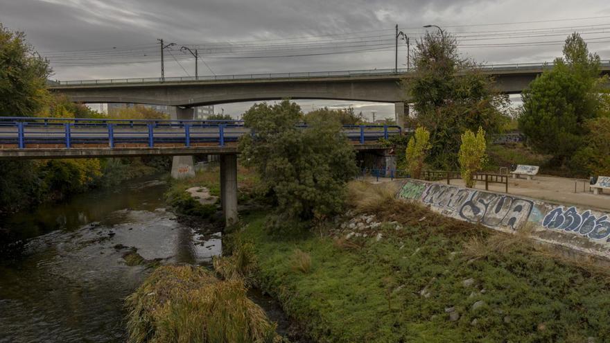Tramo urbano del río Manzanares en Madrid, vulnerable a la contaminación.