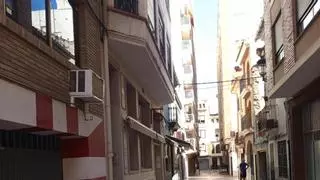 Lucía Blasco, de Castelló, ante el "calvario" de un piso turístico: "Vivir aquí es insorportable, no puedo más, no duermo"