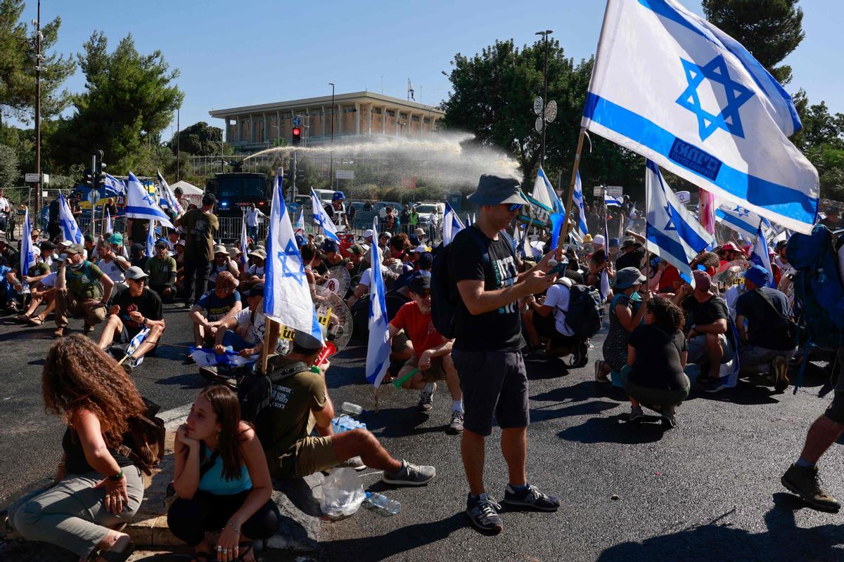 Las protestas masivas continúan en Israel por la reforma judicial