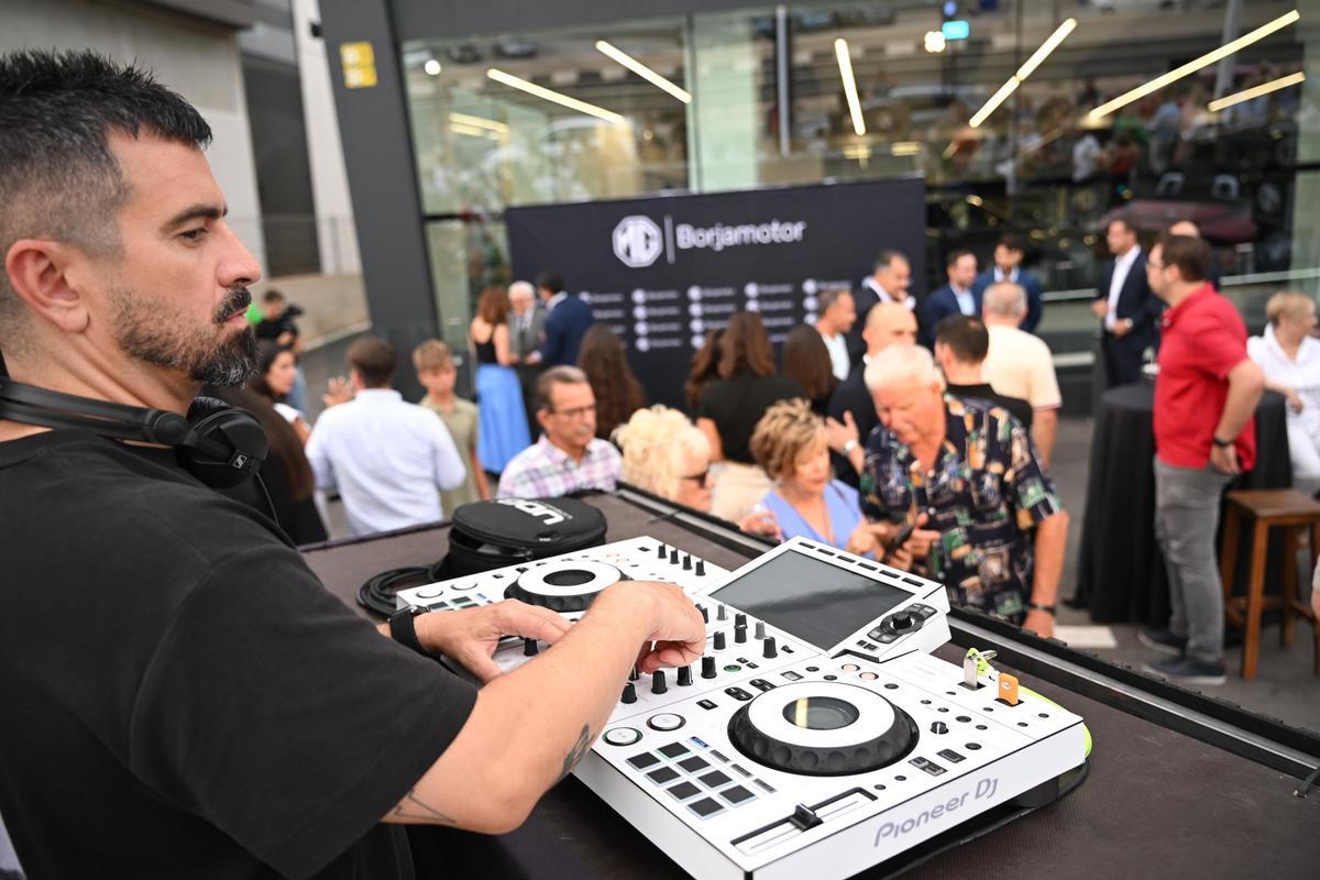 La inauguración fue realizada en el marco de un cocktail en las nuevas instalaciones y contó con la participación de más de 200 asistentes.
