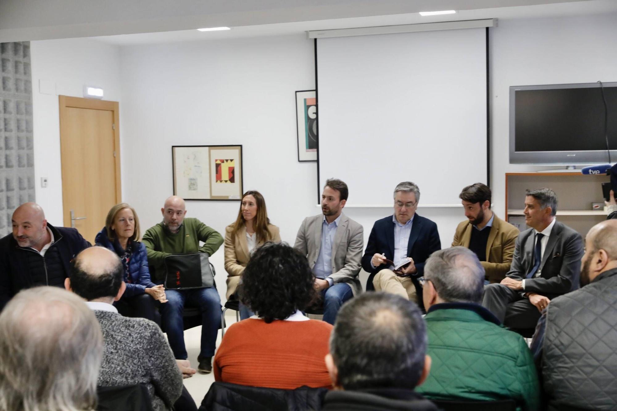 El encuentro del PP con los vecinos de la zona Oeste de Gijón, en imágenes