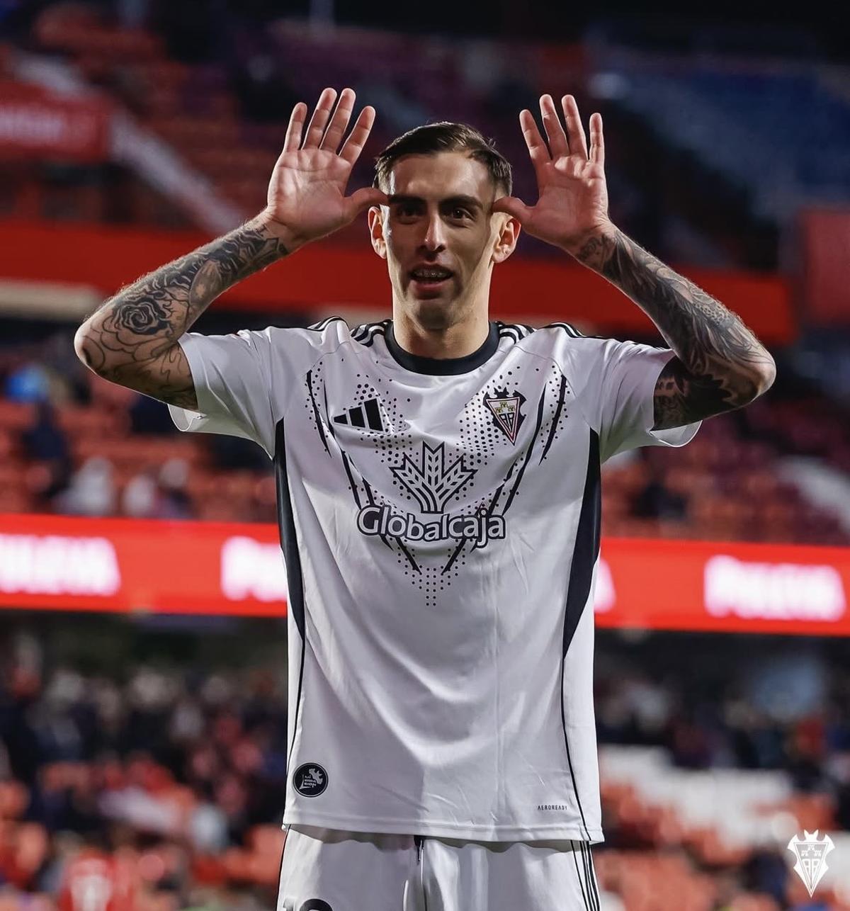 Jefté Betancor celebrando uno de sus goles con el Albacete esta temporada