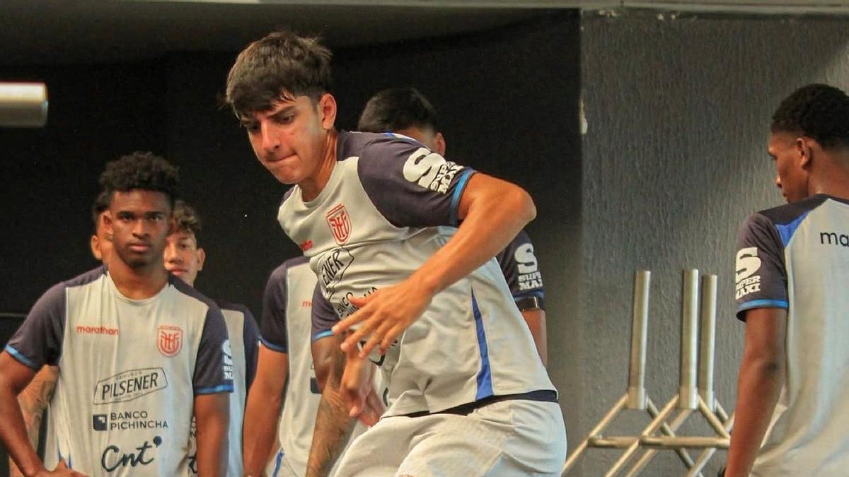 Diego Monzón, durante un entrenamiento con la sub-20 de Ecuador.