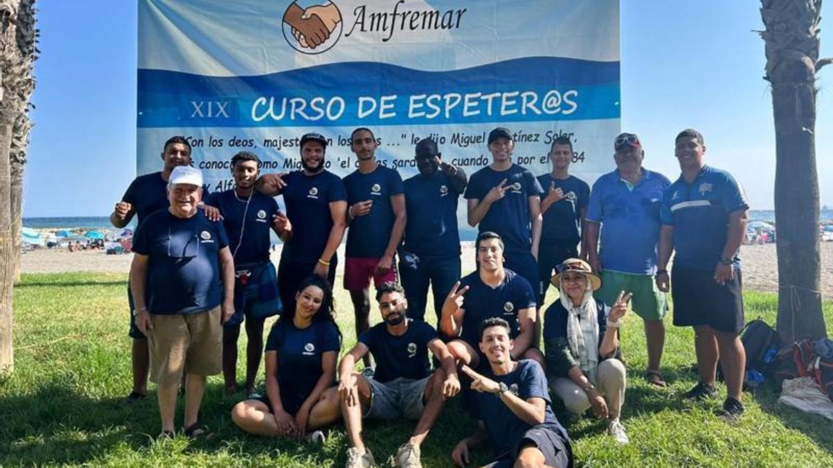 El oficio de espetero busca relevo generacional en El Palo