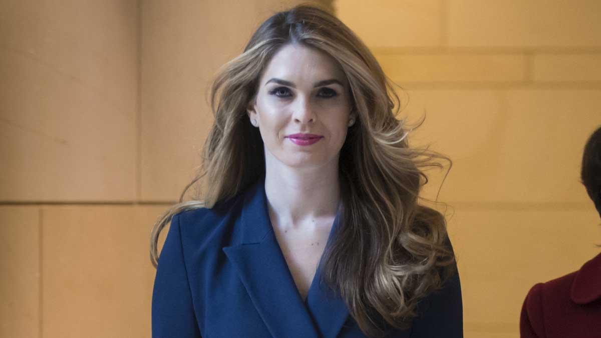 Hope Hicks, exmodelo de 29 años, sin experiencia política y conocida como la hija adoptiva de Trump, admitió haber contado algunas mentiras piadosas.