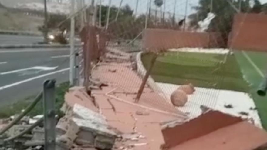 Un muro le cae encima a una mujer en Playa del Inglés