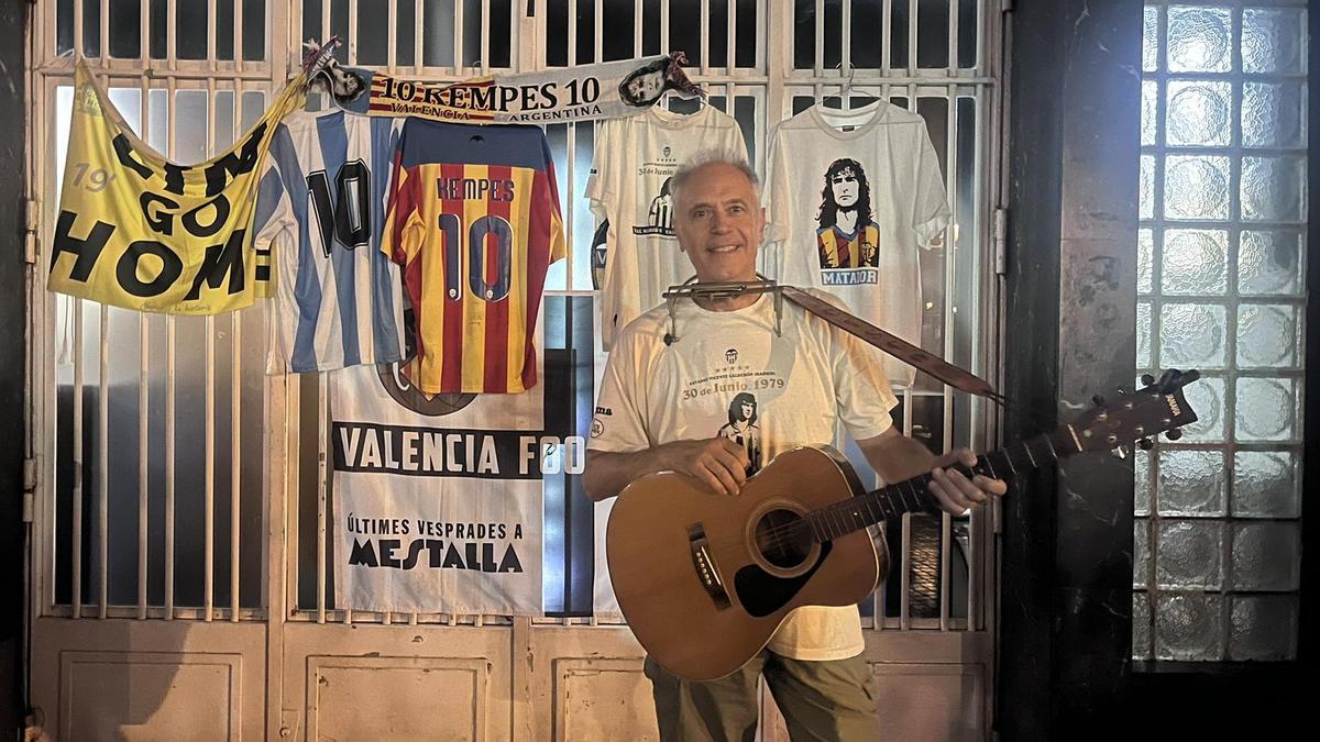 VÍDEO VALENCIA CF | Homenaje de 'úvaM' a los 50 años del debut de Kempes