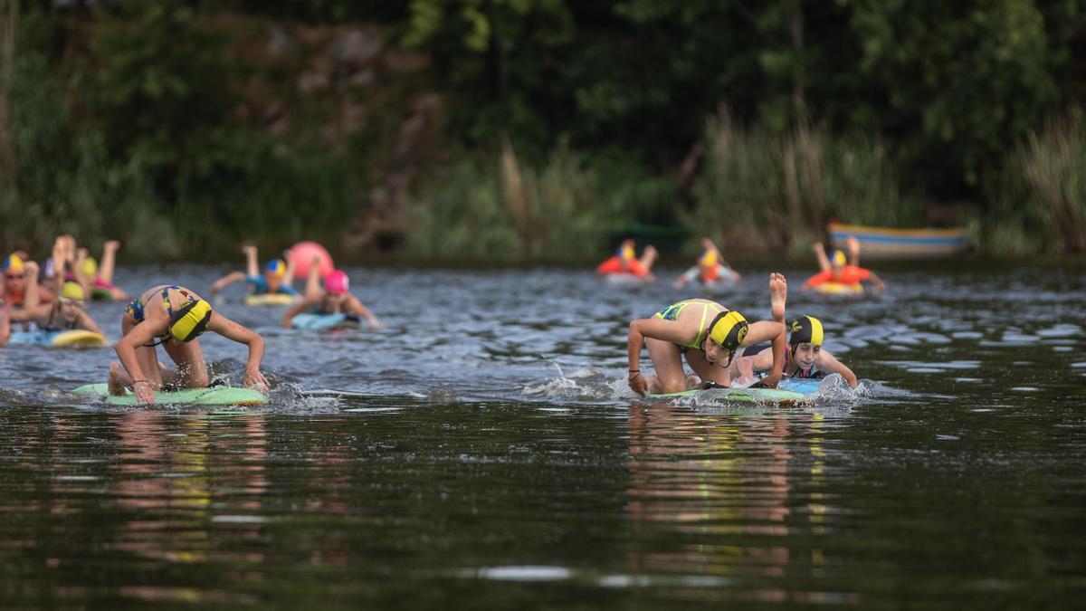 Varias deportistas del Dragones Caja Rural durante el "Ciudad de Zamora"