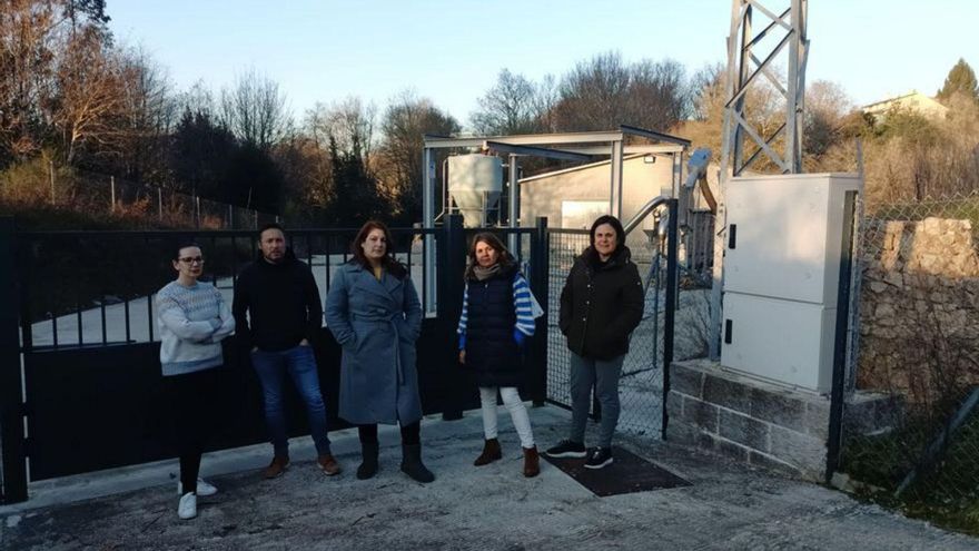 Miembros del PSOE en su visita a Tenorio. | // FDV