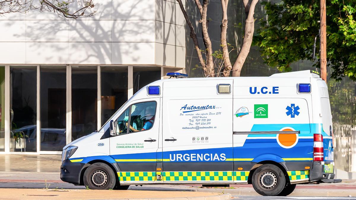 Una ambulancia de Huelva, en una imagen de archivo.