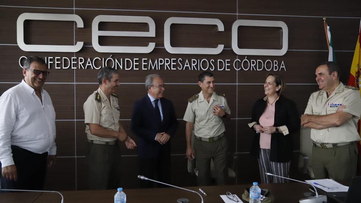 Autoridades de la Subdelegación de Defensa y CECO en la presentación de Sapromil.