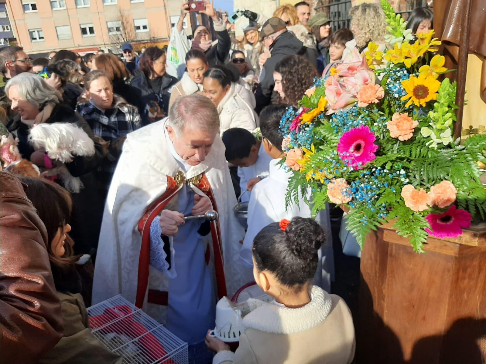 Los animales, protagonistas en Lugones: el día de San Antón en imágenes